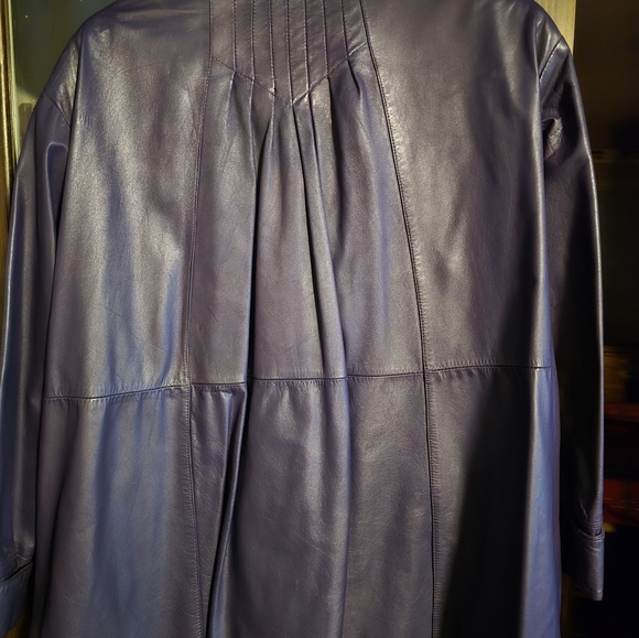 Women's Purple leather coat - Picture 3 of 3